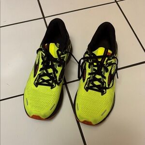 Brooks Adrenaline GTS 22 Neon Yellow Shoes